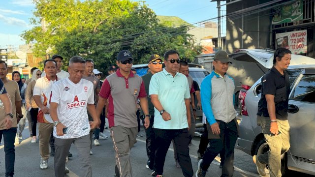 Pj Gubernur Sulsel jalan sehat bersama Penjabat Bupati Bone, start dari Terminal Petta Ponggawae - Finish di Pasar Sentral Palakka.