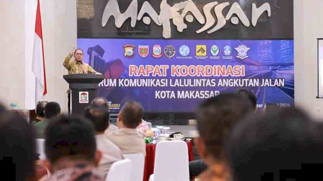 KOORDINASI. Wali Kota Makassar Mohammad Ramdhan Pomanto dalam  Rapat Koordinasi Forum Komunikasi Lalu Lintas dan Angkutan Jalan di Rumah Jabatan, Wali Kota Makassar.