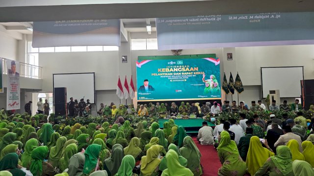 Kofifah Indar Parawansa Lantik 6 Ketua PC Muslimat NU di Sulsel