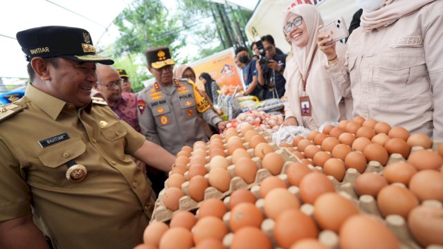 Gelar Pangan Murah yang dilaksanakan Pemprov Sulsel bekerjasama dengan Bulog dan Pemkab Gowa, di Kabupaten Gowa, Senin, 15 Januari 2024.