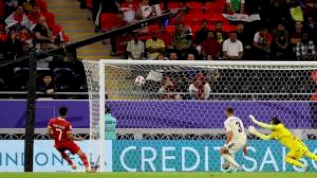CANTIK. Indonesia sempat memperkecil ketinggalan di menit ke-32 melalui gol cantik Marselino Ferdinan setelah mendapatkan umpan dari Yakob Sayuri.