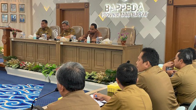 Penjabat Sekretaris Daerah Provinsi Sulsel, Andi Muhammad Arsjad, melakukan koordinasi ke Pemprov Jawa Barat. Pertemuan berlangsung di Ruang Rapat Kantor Bappeda Provinsi Jawa Barat, kemarin, Senin, 15 Januari 2024.