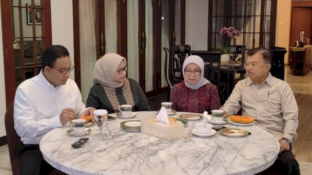 SARAPAN. Wakil Presiden RI ke 10 dan 12, Jusuf Kalla (JK) sarapan bersama Anies Rasyid Baswedan.