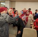 Atikoh Paparkan Program Sakti Ganjar-Mahfud ke Ibu-ibu Majelis Taklim 