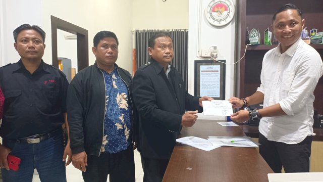 Tim hukum TPD Ganjar-Mahfud melaporkan Sekda Takalar ke Bawaslu Sulsel pada Rabu 17 Januari 2024.