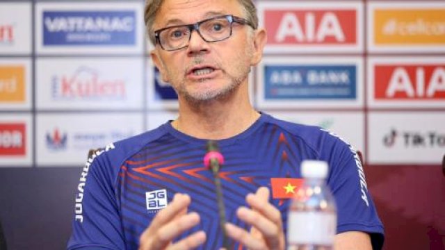 Juru taktik timnas Vietnam asal Prancis Philippe Troussier.