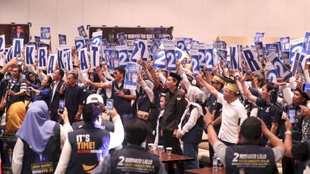 Rudianto Lallo Kukuhkan Ribuan Tim Pemenangannya di Makassar