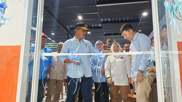 Resmikan Posko Prabowo-Gibran, Eric Horas Target Makassar Menang 51 Persen