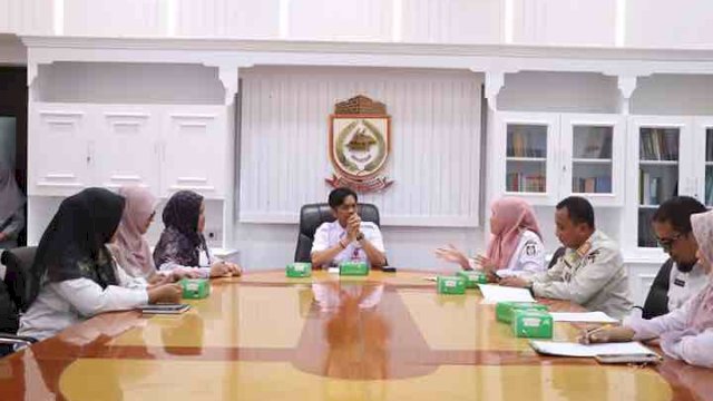 BEBAS ROKOK. PJ  Sekda Kota Makassar, Firman Hamid Pagarra saat menerima audiensi dari Dinas Kesehatan Kota Makassar terkait Kawasan Tanpa Rokok (KTR), di Balai Kota.