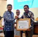 Dinilai Memilik Kepatuhan Pelayanan Publik, Ombudsman Serahkan Penghargaan Kepada Pj Wali Kota Parepare