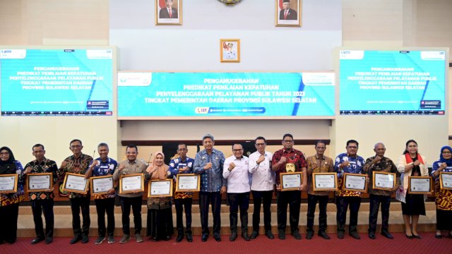 Pj Sekda Sulsel, Andi Muhammad Arsjad, mengapresiasi sejumlah kabupaten kota yang masuk zona hijau untuk Penilaian Kepatuhan Penyelenggaraan Pelayanan Publik Tahun 2023 Tingkat Pemerintah Daerah Provinsi Sulsel oleh Ombudsman RI.