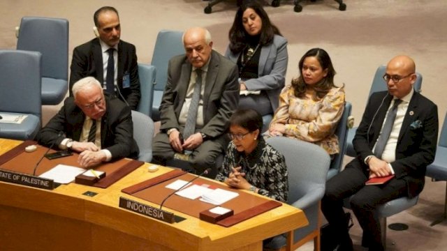 WALK OUT.Menteri Luar Negeri (Menlu) RI Retno Marsudi keluar ruangan atau&nbsp;Walk Out&nbsp;(WO) dalam sidang Dewan Keamanan Perserikatan Bangsa-Bangsa (DK PBB). 