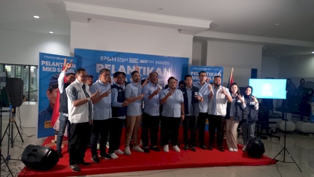 GEREBEK DESA. Pengurus Majelis Kemenangan Daerah (MKD) Rakyat Pro Gibran Milenial (RPGM) Sulsel siap turun ke akar rumput untuk memenangkan pasangan Prabowo-Gibran di Sulsel.