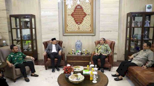 Wali Kota Makassar Moh Ramdhan Pomanto menerima rombongan Plt Ketua Umum DPP PPP H Muhamad Mardiono, di Kediaman Pribadinya Jl Amirullah, Jumat (26/01/2024) malam.
