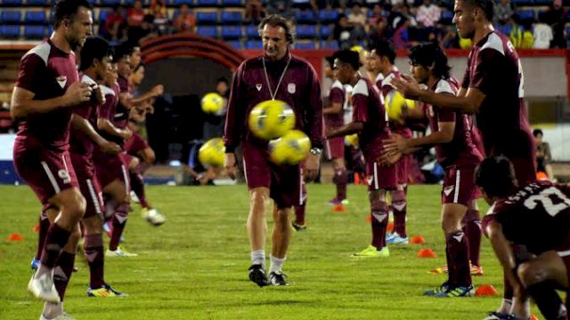 Petar Segrt saat melatih PSM pada 2012-2013. Di Piala Asia 2023, Segrt sukses membawa Timnas Tajikistan ke perempat final.