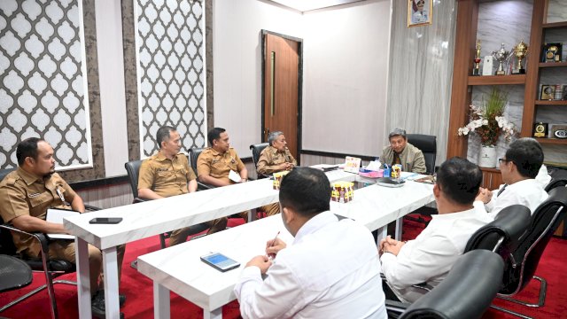 Penjabat Sekretaris Daerah Provinsi Sulsel, Andi Muhammad Arsjad, menerima kunjungan Plt Kepala Kantor Wilayah Kemenag Provinsi Sulsel, Ali Yafid, di Kantor Gubernur, kemarin, Senin, 29 Januari 2024.