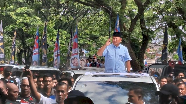 Capres Nomor Urut 2 Prabowo Subianto saat tiba di lokasi Silaturahmi dan temu ribuan relawan Prabowo-Gibran di GOR Sudiang.