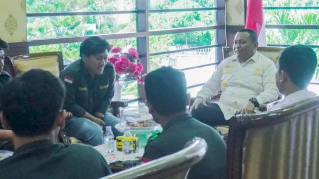 AUDIENS. Penjabat (Pj) Wali Kota Parepare, Akbar Ali diwakili Kepala Disporapar, Iskandar Nusu menerima kunjungan pengurus HIPMI Pare di Kantor Wali Kota Parepare.