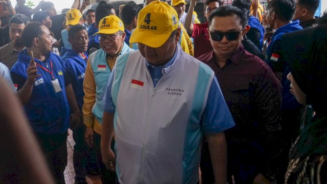 Dampingi Airlangga di Kampanye Prabowo, Taufan Pawe Tegaskan Partai Golkar Jadi Penyanggah Kemenangan 02