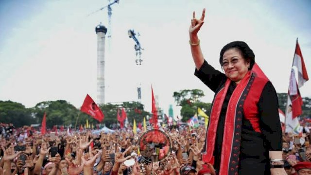 Ketua Umum PDIP Megawati Soekarnoputri berorasi dalam kampanye akbar pasangan Ganjar Pranowo-Mahfud Md di Stadion Utama Gelora Bung Karno, Senayan, Jakarta Sabtu (03/02/2024). 