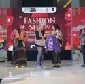 Sofha Marwah Bahtiar Lantik dan Kukuhkan Pengurus Komunitas Designer Olah Tenun Sulsel
