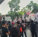 Puluhan Mahasiswa Demo di Kantor KPU Sulsel, Minta Penyelenggara Pemilu Netral