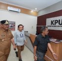 Jelang Pemungutan Suara, Pj Gubernur Bahtiar Terus Pantau Kesiapan Pemilu di Bawaslu dan KPU