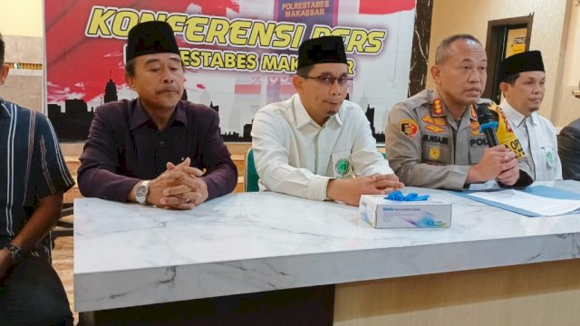 Kapolrestabes Makassar, Kombes Pol Mukhamad Ngajib saat merilis kasus dugaan aliran sesat.