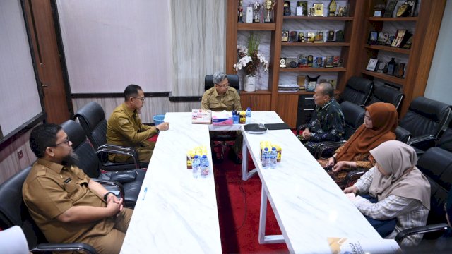 Balai Bahasa Pemerintah Provinsi Sulsel saat melakukan audiensi ke Pj Sekprov Andi Muhammad Arsjad, terkait penggunaan bahasa negara di ruang publik dan bagi 45 lembaga percontohan di Sulsel.