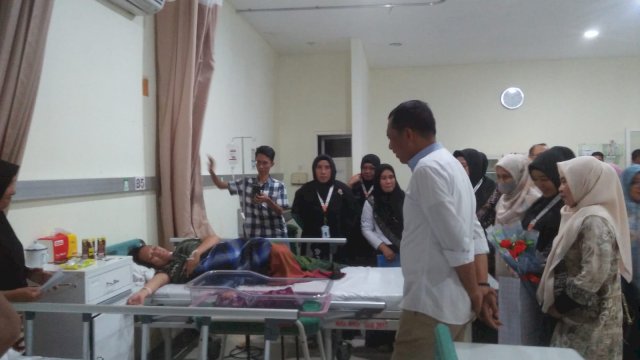 Penjabat Wali Kota Parepare Akbar Ali di RSUD Andi Makkasau, Sabtu, 17 Februari 2024.