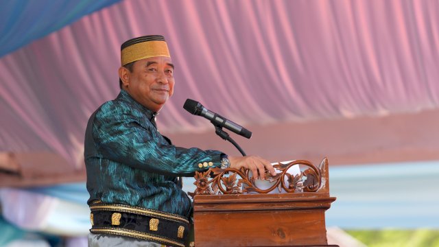 Pj Gubernur Sulsel, Bahtiar Baharuddin, saat menghadiri HUT Sidrap, Selasa, 20 Februari 2024.