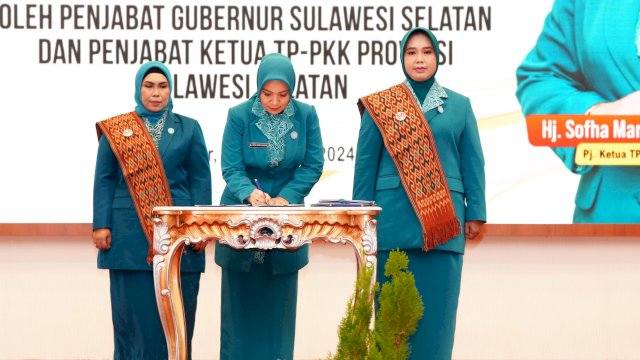 Penjabat (Pj) Ketua Tim Penggerak PKK sekaligus Dewan Kerajinan Nasional Daerah (Dekranasda) Sulawesi Selatan (Sulsel), Sofha Marwah Bahtiar, melantik dan mengukuhkan Aisyah Saleh sebagai Pj Ketua PKK dan Dekranasda Kabupaten Luwu, serta Farida Kurnianingrum sebagai Pj Ketua PKK dan Dekranasda Kabupaten Wajo.