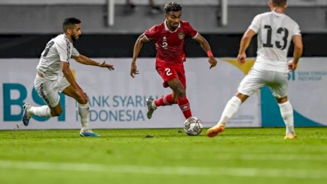 Winger PSM Makassar dan Timnas Indonesia Yakob Sayuri saat melawan Irak di Piala Asia 2023.