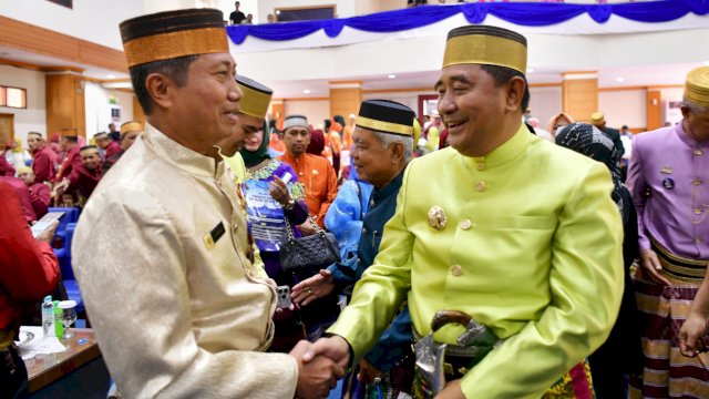Pj Gubernur Bahtiar saat menghadiri Hari Ulang Tahun (HUT) Ke-64 Kabupaten Pangkep, yang dipusatkan di Gedung DPRD Kabupaten Pangkep, Rabu, 28 Februari 2024.
