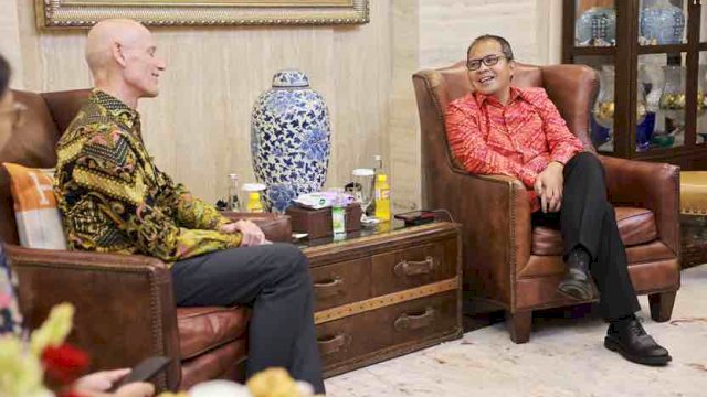 Wali Kota Makassar Mohammad Ramdhan Pomanto menerima silaturahmi Dubes Belanda Lambert Grijns di kediamannya, Jl Amirullah.