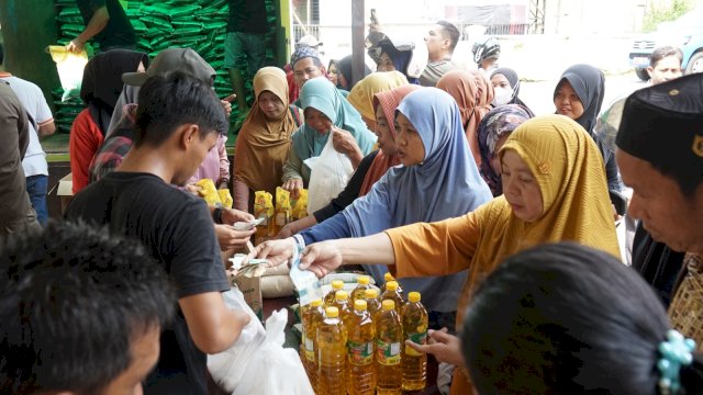 PASAR MURAH. Pemkab Luwu Timur menggelar pasar murah untuk memenuhi kebutuhan masyarakat jelang ramadhan.