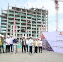 Presiden Jokowi Lakukan Topping Off Hunian ASN dan Hankam di IKN