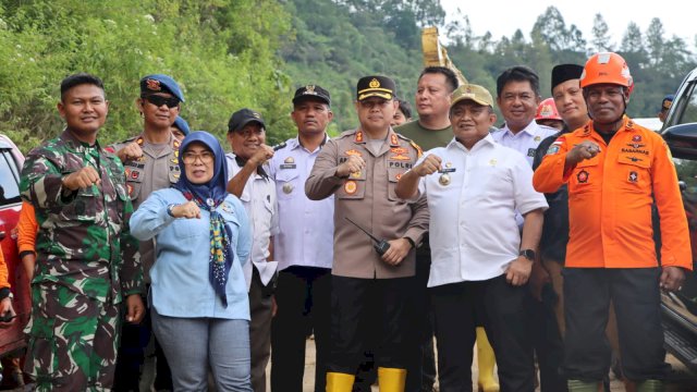 DIHENTIKAN. Pencairan korban tanah longsor di Bastem, Kabupaten Luwu, dihentikan oleh Basarnas.