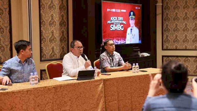 Wali Kota Makassar Mohammad  Ramdhan Pomanto dalam peluncuran perdana Pelaksanaan Persetujuan Bangunan Gedung (PBG) pada Sistem Informasi Manajemen Bangunan Gedung (SIMB).
