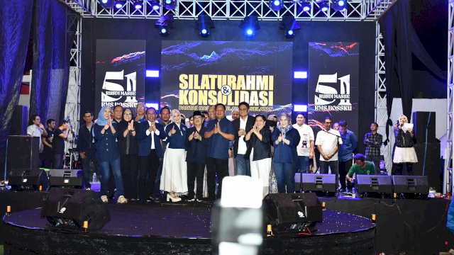 Ketua DPW NasDem Sulsel Rusdi Masse bersama jajaran pengurus NasDem se-Sulsel. Ist
