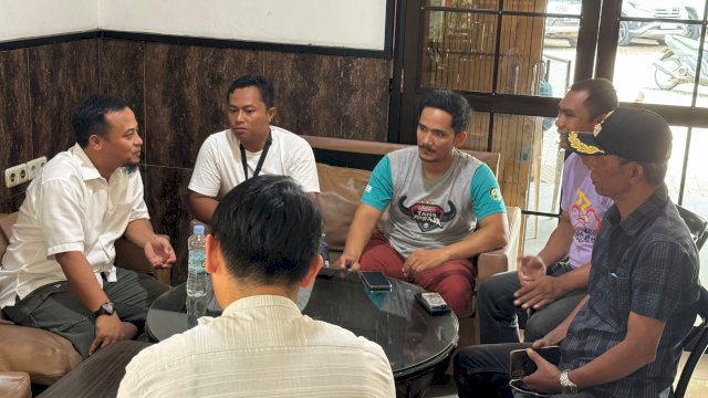 Pertemuan sejumlah Kepala Lembang/Desa di Kabupaten Tana Toraja bersama mantan Gubernur Sulsel Andi Sudirman Sulaiman. Ist