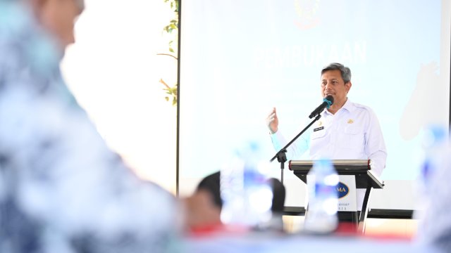 Plh Sekprov Sulsel, Andi Muhammad Arsjad, membuka secara resmi Sosialisasi Perpres Nomor 1 Tahun 2023, di Hotel Arthama, Kamis, 7 Maret 2024.