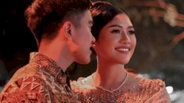 Kaesang Pangarep bersama istri Erina Gudono yang namanya mulai meramaikan bursa Pilkada Sleman.