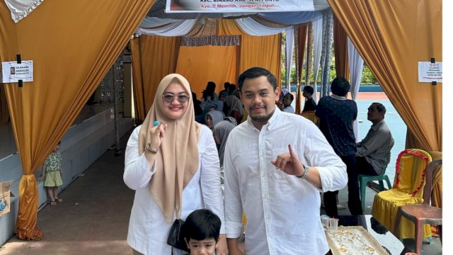 Ketua DPC Gerindra Jeneponto Vonny Ameliani bersama suami dan putranya. Ist