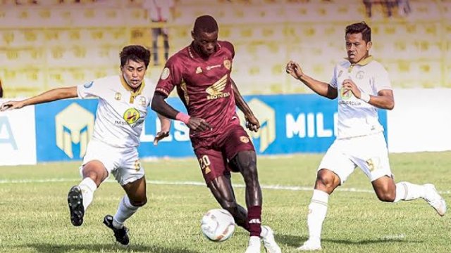 PSM Makassar sukses kalahkan Barito Putera dengan skor 2-0 di putaran pertama&nbsp;Liga 1 2023/24&nbsp;di Stadion BJ Habibie, Parepare.

