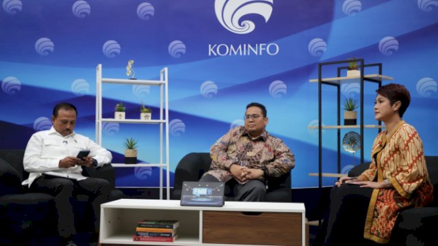 Ketua Bawaslu Rahmat Bagja (tengah) saat menjadi narasumber dalam diskusi Mengawal Rekapitulasi Penghitungan Suara Pemilu 2024, yang diselenggarakan oleh Forum Merdeka Barat 9, di Jakarta, Rabu, (13/3/2024).
