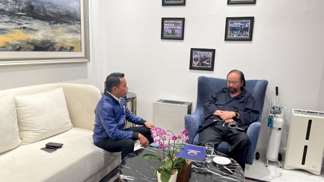 Sekretaris DPW NasDem Sulsel Syaharuddin Alrif menemui Surya Paloh di Jakarta. Ist