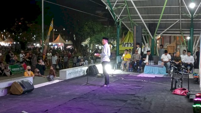 Penjabat (Pj) Wali Kota Parepare, Akbar Ali membuka Pasar Ramadan Parepare 2024 di alun-alun kota Lapangan Andi Makkasau.