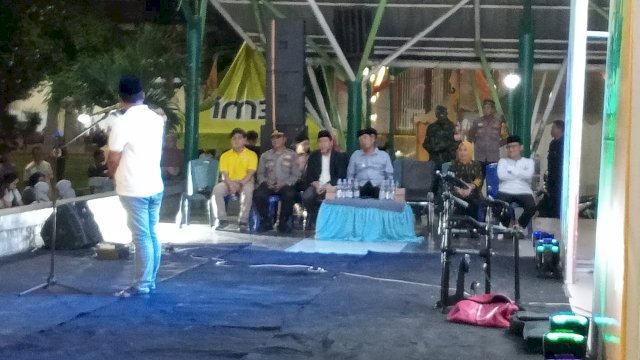 Penjabat Wali Kota Parepare, Akbar Ali saat membuka Pasar Ramadan Parepare 2024.