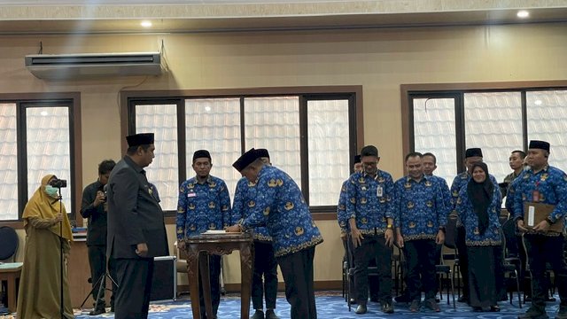 Jabatan Kepala Kecamatan pada tiga wilayah di Kabupaten Maros berganti Senin (18/3/2024).